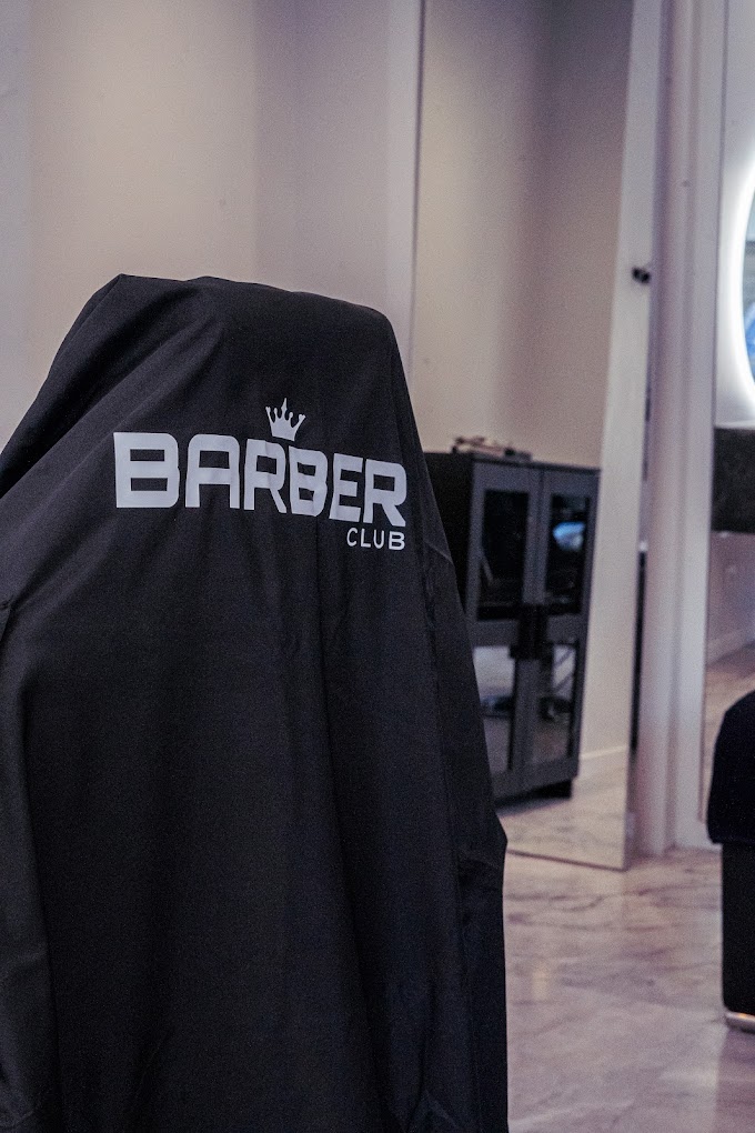 Postes de coupe et miroirs BarberClub Grenoble